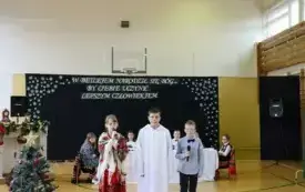 W Betlejem narodził się B&oacute;g, by ciebie uczynić lepszym człowiekiem&hellip; Przedstawienie bożonarodzeniowe w Publicznej Szkole Podstawowej im. Feliksa Szczęsnego Karnickiego w Chybicach 4