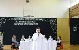 W Betlejem narodził się B&oacute;g, by ciebie uczynić lepszym człowiekiem&hellip; Przedstawienie bożonarodzeniowe w Publicznej Szkole Podstawowej im. Feliksa Szczęsnego Karnickiego w Chybicach 5