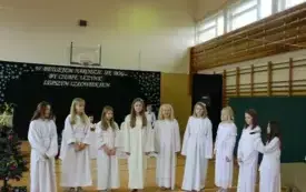 W Betlejem narodził się B&oacute;g, by ciebie uczynić lepszym człowiekiem&hellip; Przedstawienie bożonarodzeniowe w Publicznej Szkole Podstawowej im. Feliksa Szczęsnego Karnickiego w Chybicach 12