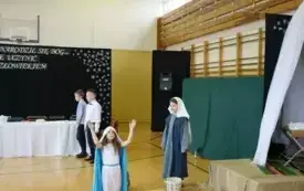 W Betlejem narodził się B&oacute;g, by ciebie uczynić lepszym człowiekiem&hellip; Przedstawienie bożonarodzeniowe w Publicznej Szkole Podstawowej im. Feliksa Szczęsnego Karnickiego w Chybicach 19