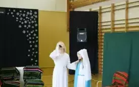 W Betlejem narodził się B&oacute;g, by ciebie uczynić lepszym człowiekiem&hellip; Przedstawienie bożonarodzeniowe w Publicznej Szkole Podstawowej im. Feliksa Szczęsnego Karnickiego w Chybicach 20