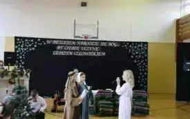 W Betlejem narodził się B&oacute;g, by ciebie uczynić lepszym człowiekiem&hellip; Przedstawienie bożonarodzeniowe w Publicznej Szkole Podstawowej im. Feliksa Szczęsnego Karnickiego w Chybicach 21