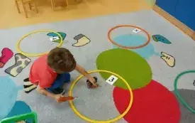 Popołudniowe zajęcia matematyczne  w przedszkolu w Chybicach 8