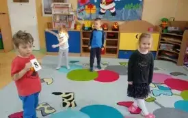 Popołudniowe zajęcia matematyczne  w przedszkolu w Chybicach 9