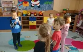 Popołudniowe zajęcia matematyczne  w przedszkolu w Chybicach 11