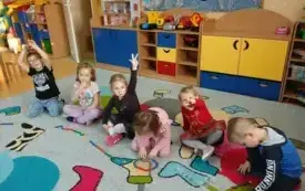 Popołudniowe zajęcia matematyczne  w przedszkolu w Chybicach 19