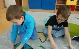 Popołudniowe zajęcia matematyczne  w przedszkolu w Chybicach 21