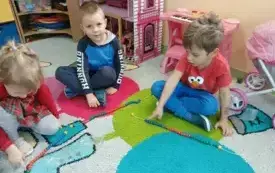 Popołudniowe zajęcia matematyczne  w przedszkolu w Chybicach 23