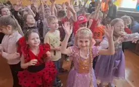 Zabawa choinkowa w przedszkolu w Chybicach 6