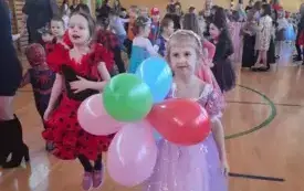 Zabawa choinkowa w przedszkolu w Chybicach 27