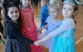 Zabawa choinkowa w przedszkolu w Chybicach 36