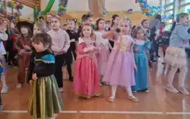 Zabawa choinkowa w przedszkolu w Chybicach 48