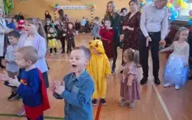 Zabawa choinkowa w przedszkolu w Chybicach 52
