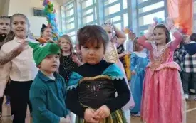 Zabawa choinkowa w przedszkolu w Chybicach 53