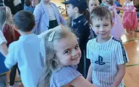 Zabawa choinkowa w przedszkolu w Chybicach 58
