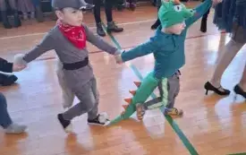 Zabawa choinkowa w przedszkolu w Chybicach 61