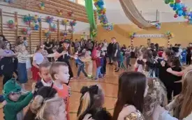 Zabawa choinkowa w przedszkolu w Chybicach 67