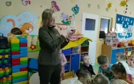Spotkanie z leśnikiem w chybickim przedszkolu 5