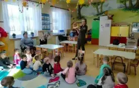 Spotkanie z leśnikiem w chybickim przedszkolu 17