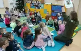 Spotkanie z leśnikiem w chybickim przedszkolu 35