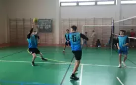 Siatkarze z Jadownik na podium. 6