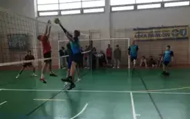 Siatkarze z Jadownik na podium. 7