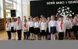Babcie i Dziadkowie świętują z przedszkolakami z Chybic 1
