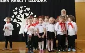 Babcie i Dziadkowie świętują z przedszkolakami z Chybic 2