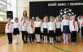 Babcie i Dziadkowie świętują z przedszkolakami z Chybic 3