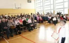 Babcie i Dziadkowie świętują z przedszkolakami z Chybic 8