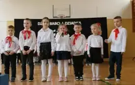Babcie i Dziadkowie świętują z przedszkolakami z Chybic 10