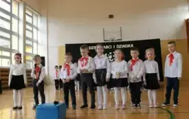 Babcie i Dziadkowie świętują z przedszkolakami z Chybic 11