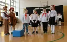 Babcie i Dziadkowie świętują z przedszkolakami z Chybic 13