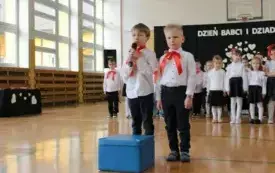Babcie i Dziadkowie świętują z przedszkolakami z Chybic 15