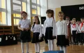 Babcie i Dziadkowie świętują z przedszkolakami z Chybic 16