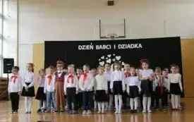 Babcie i Dziadkowie świętują z przedszkolakami z Chybic 17