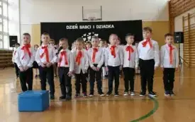 Babcie i Dziadkowie świętują z przedszkolakami z Chybic 18