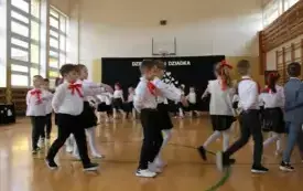 Babcie i Dziadkowie świętują z przedszkolakami z Chybic 35