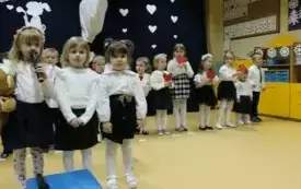 Babcie i Dziadkowie świętują z przedszkolakami z Chybic 54