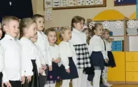 Babcie i Dziadkowie świętują z przedszkolakami z Chybic 58