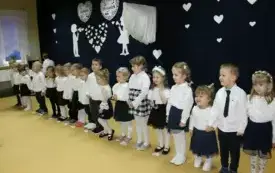 Babcie i Dziadkowie świętują z przedszkolakami z Chybic 64