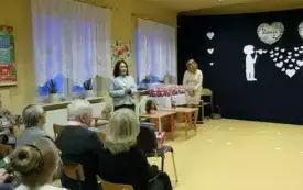 Babcie i Dziadkowie świętują z przedszkolakami z Chybic 71