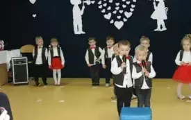 Babcie i Dziadkowie świętują z przedszkolakami z Chybic 83
