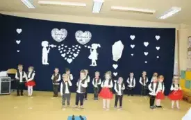 Babcie i Dziadkowie świętują z przedszkolakami z Chybic 84