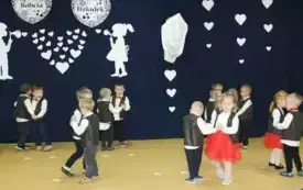 Babcie i Dziadkowie świętują z przedszkolakami z Chybic 87