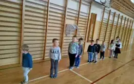 ,,Głowa, ramiona, kolana, pięty&rdquo;- czyli popołudniowe zajęcia ruchowe w chybickim przedszkolu 3