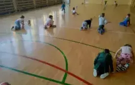 ,,Głowa, ramiona, kolana, pięty&rdquo;- czyli popołudniowe zajęcia ruchowe w chybickim przedszkolu 14