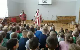 Występ grupy artystycznej "Rekonstrukto" 13