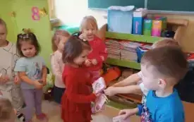 Galeria aktualności Dzień Kobiet w przedszkolu Publicznej Szkoły Podstawowej w Szerzawach 10