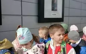 Wyjazd przedszkolak&oacute;w z Chybic do kina 1